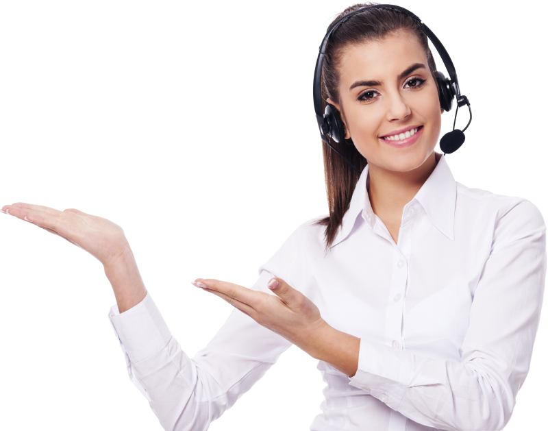 Mujer sonriente al teléfono